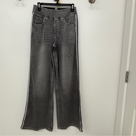 Halara Flex High Waisted Stripe Wide Leg Flowy Washed Jeans Pockets cool gray - Picture 3 of 9